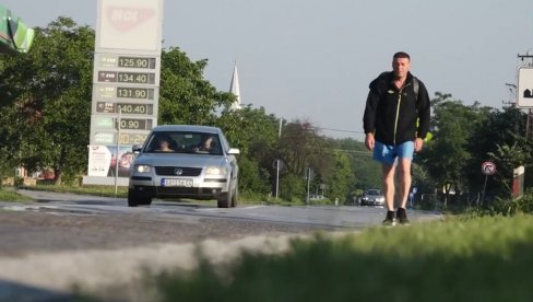KILOMETRI ZA MIU: Vladan Vurgedija na pešačkom maratonu za pomoć i lečenje četvorogodišnjakinje iz Paraćina KILOMETRI ZA MIU: Vladan Vurgedija na pešačkom maratonu za pomoć i lečenje četvorogodišnjakinje iz Paraćina