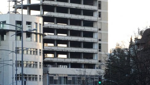 ДВЕ ДЕЦЕНИЈЕ ПОСЛЕ ПОЖАРA: Скелет на продају, а ево по којој цени је понуђена зграда некадашњег Радничког универзитета ДВЕ ДЕЦЕНИЈЕ ПОСЛЕ ПОЖАРA: Скелет на продају, а ево по којој цени је понуђена зграда некадашњег Радничког универзитета