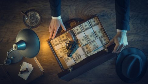 КЛИЈЕНТИ МИРИШУ НА ТЕРОРИЗАМ: Банке у Србији за 75.826 странака процениле да носе висок ризик од прања новца КЛИЈЕНТИ МИРИШУ НА ТЕРОРИЗАМ: Банке у Србији за 75.826 странака процениле да носе висок ризик од прања новца
