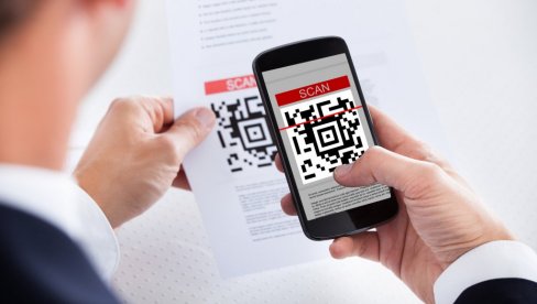 RAČUN NAMIRUJU SLIKOM: Plaćanje skeniranjem kju-ar koda preko mobilnog telefona dostupno u 13 banaka RAČUN NAMIRUJU SLIKOM: Plaćanje skeniranjem kju-ar koda preko mobilnog telefona dostupno u 13 banaka