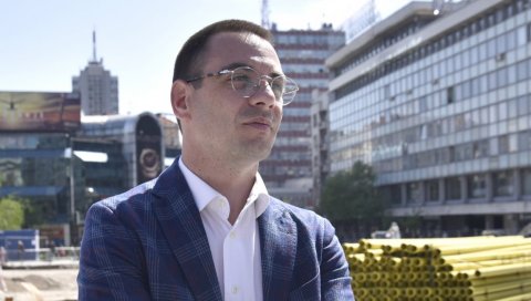 ОТИШАО МАРКО БАСТАЋ: У канцеларији остала само јелка ОТИШАО МАРКО БАСТАЋ: У канцеларији остала само јелка