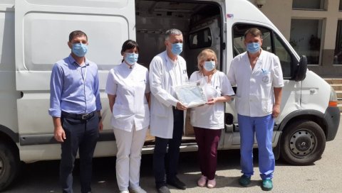 ФОНДАЦИЈЕ НОВАК ЂОКОВИЋ И ДЕЛИЈЕ: Заједничка донација КБЦ Косовска Митровица (ФОТО) ФОНДАЦИЈЕ НОВАК ЂОКОВИЋ И ДЕЛИЈЕ: Заједничка донација КБЦ Косовска Митровица (ФОТО)