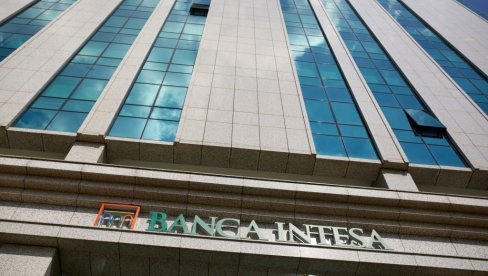 Banca Intesa dodelila nagrade za najbolje umetničke instalacije napravljene od reciklirane plastike Banca Intesa dodelila nagrade za najbolje umetničke instalacije napravljene od reciklirane plastike