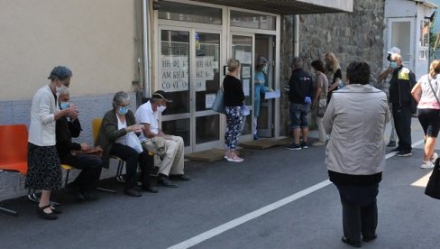 БРОЈКЕ И ДАЉЕ ВИСОКЕ: На територији Краљева регистровано 134 новозаражених БРОЈКЕ И ДАЉЕ ВИСОКЕ: На територији Краљева регистровано 134 новозаражених