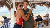 KAJTING U ZALIVU GEKOVA: Emina Jahović uživala sa sinom i bratanicom KAJTING U ZALIVU GEKOVA: Emina Jahović uživala sa sinom i bratanicom
