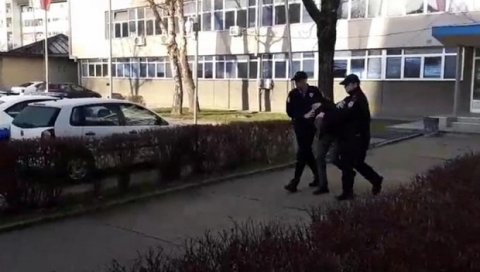ХАПШЕНИ СУПРУЖНИЦИ, ОДУЗЕТ ХЕЛИКОПТЕР: Жена радила као зубар са фалсификованом дипломом ХАПШЕНИ СУПРУЖНИЦИ, ОДУЗЕТ ХЕЛИКОПТЕР: Жена радила као зубар са фалсификованом дипломом