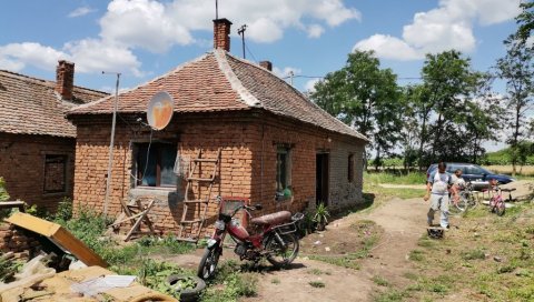 МАТЕРИЈАЛ ЗА БОЉИ ЖИВОТ: Акција Пожаревљана како би помогли Марку Ђокићу, самохраном оцу четворо деце МАТЕРИЈАЛ ЗА БОЉИ ЖИВОТ: Акција Пожаревљана како би помогли Марку Ђокићу, самохраном оцу четворо деце