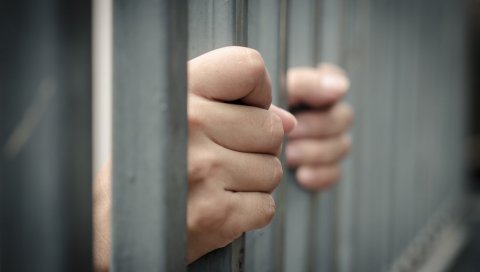 СУДИЈА ОДРЕДИО ПРИТВОР: Осумњичени за убиство невенчане супруге у Крагујевцу остаје иза решетака СУДИЈА ОДРЕДИО ПРИТВОР: Осумњичени за убиство невенчане супруге у Крагујевцу остаје иза решетака