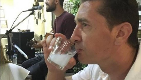 ОВО ЈЕ ПРВИ ЧОВЕК СА БАЛКАНА КОЈИ ЈЕ ПРИМИО ВАКЦИНУ: Борко је учествовао у истраживању на Оксфорду - корона вирус га за сада заобилази ОВО ЈЕ ПРВИ ЧОВЕК СА БАЛКАНА КОЈИ ЈЕ ПРИМИО ВАКЦИНУ: Борко је учествовао у истраживању на Оксфорду - корона вирус га за сада заобилази