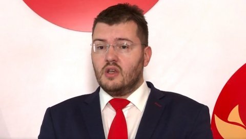 МИЛОВЦИ ТУЖЕ МОМА КОПРИВИЦУ: Демократска Црна Гора - Већ извлачили милионе евра захваљујући дослуху са бившом влашћу МИЛОВЦИ ТУЖЕ МОМА КОПРИВИЦУ: Демократска Црна Гора - Већ извлачили милионе евра захваљујући дослуху са бившом влашћу