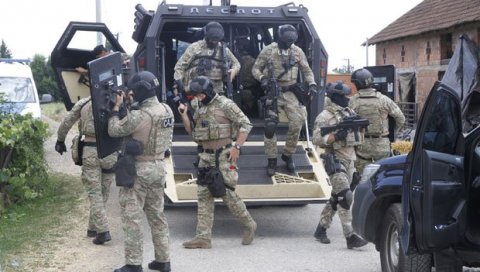 ЗАПЛЕЊЕНО ОРУЖЈЕ, НАПАДАЧ НА ЛЕЧЕЊУ: Епилог вишесатне талачке кризе и велике драме у селу Турјак код Градишке ЗАПЛЕЊЕНО ОРУЖЈЕ, НАПАДАЧ НА ЛЕЧЕЊУ: Епилог вишесатне талачке кризе и велике драме у селу Турјак код Градишке