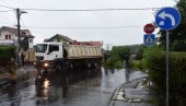 ODJEKNULO JE KAO DA JE BOMBA: Snimak sa mesta gde se prevrnuo vojni kamion sa tenkom (FOTO/VIDEO) ODJEKNULO JE KAO DA JE BOMBA: Snimak sa mesta gde se prevrnuo vojni kamion sa tenkom (FOTO/VIDEO)