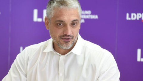ЧЕДА ЈОВАНОВИЋ ТУКАО РЕКЕТОМ ВЛАСНИКА КЛИНИКЕ ЧЕДА ЈОВАНОВИЋ ТУКАО РЕКЕТОМ ВЛАСНИКА КЛИНИКЕ