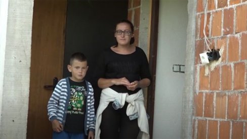 ГРАДЕ ДОМ ЗА СРЂАНА: Људи великог срца подижу кућу седмогодишњем дечаку, који је недавно остао без оца (ФОТО) ГРАДЕ ДОМ ЗА СРЂАНА: Људи великог срца подижу кућу седмогодишњем дечаку, који је недавно остао без оца (ФОТО)