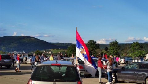 У ЛИТИЈИ 400 АУТОМОБИЛА! Протестна колона од Берана до Андријевице (ВИДЕО) У ЛИТИЈИ 400 АУТОМОБИЛА! Протестна колона од Берана до Андријевице (ВИДЕО)