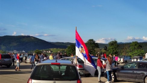 U LITIJI 400 AUTOMOBILA! Protestna kolona od Berana do Andrijevice (VIDEO) U LITIJI 400 AUTOMOBILA! Protestna kolona od Berana do Andrijevice (VIDEO)