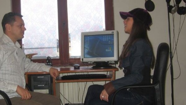 УЧИО ВИКТОРИЈУ, НАТАШУ БЕКВАЛАЦ, АНУ НИКОЛИЋ: Зоран Попов из Борче певаче ствара преко ноћи УЧИО ВИКТОРИЈУ, НАТАШУ БЕКВАЛАЦ, АНУ НИКОЛИЋ: Зоран Попов из Борче певаче ствара преко ноћи