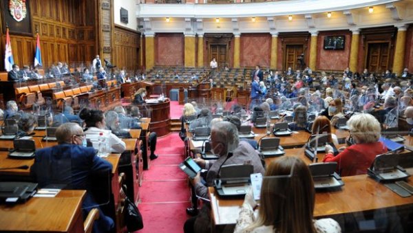 КО ЈЕ МИСАЛА ПРАМЕНКОВИЋ? Србија је добила прву посланицу под хиџабом КО ЈЕ МИСАЛА ПРАМЕНКОВИЋ? Србија је добила прву посланицу под хиџабом