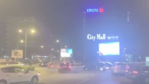 AUTO-LITIJE I U PODGORICI: Stotine vozila prošlo podgoričkim ulicama AUTO-LITIJE I U PODGORICI: Stotine vozila prošlo podgoričkim ulicama
