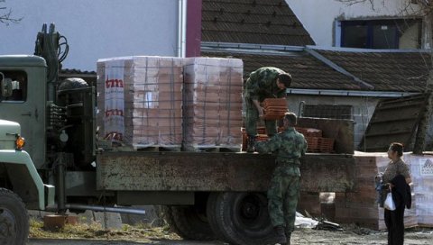 КУПУЈУ СЕДАМ СЕОСКИХ КУЋА: Вредност помоћи по породичном домаћинству је 1,5 милиона динара КУПУЈУ СЕДАМ СЕОСКИХ КУЋА: Вредност помоћи по породичном домаћинству је 1,5 милиона динара