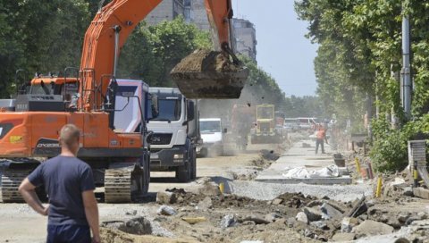 КРОЗ ЦАРА ДУШАНА ДО СЕПТЕМБРА: Иако је смањен број радника, радови напредују предвиђеном динамиком КРОЗ ЦАРА ДУШАНА ДО СЕПТЕМБРА: Иако је смањен број радника, радови напредују предвиђеном динамиком
