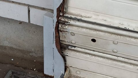 Покушан насилан упад у клинику испред које је Чеда тукао власника Покушан насилан упад у клинику испред које је Чеда тукао власника