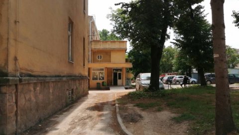 ЈЕДНА ОСОБА ПРЕМИНУЛА ОД КОРОНЕ: У четири ковид болнице у Врању смештено 188 пацијената ЈЕДНА ОСОБА ПРЕМИНУЛА ОД КОРОНЕ: У четири ковид болнице у Врању смештено 188 пацијената