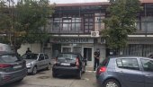 СВЕ СНИМЉЕНО: Ево шта је све Чеда Јовановић радио испред приватне клинике доктора кога је напао (ВИДЕО) СВЕ СНИМЉЕНО: Ево шта је све Чеда Јовановић радио испред приватне клинике доктора кога је напао (ВИДЕО)