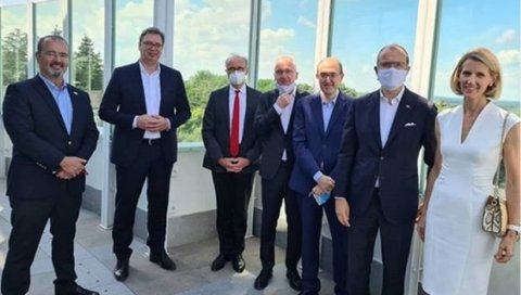 ПРЕДСЕДНИК ВУЧИЋ: Пријатно поподне са представницима Квинте ПРЕДСЕДНИК ВУЧИЋ: Пријатно поподне са представницима Квинте