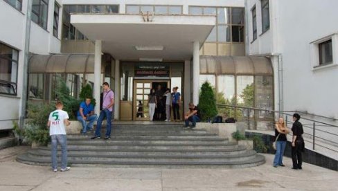NEMAJU HILJADU EVRA: Studenti traže ukidanje odluke o broju kandidata i niže cene NEMAJU HILJADU EVRA: Studenti traže ukidanje odluke o broju kandidata i niže cene