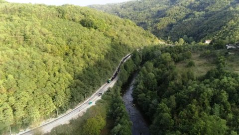ПУТ КАО ПИСТА ОД 780 МИЛИОНА: Завршени радови на траси која од Власотинца води ка Црној Трави и Власинском језеру ПУТ КАО ПИСТА ОД 780 МИЛИОНА: Завршени радови на траси која од Власотинца води ка Црној Трави и Власинском језеру