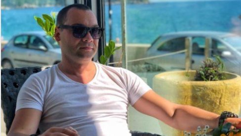 POZNATI PEVAČ POVREĐEN: Doživeo saobraćajnu nesreću na Medaku POZNATI PEVAČ POVREĐEN: Doživeo saobraćajnu nesreću na Medaku