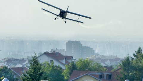 И АВИЈАЦИЈОМ НА КОМАРЦЕ: Екипама Градске чистоће неопходно појачање у борби против досадних инсеката И АВИЈАЦИЈОМ НА КОМАРЦЕ: Екипама Градске чистоће неопходно појачање у борби против досадних инсеката