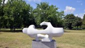 MERMER OSVEŽEN I OKREČEN U BELO: Komunalci obojili tri skulpture na Savskom keju kod Sajmišta MERMER OSVEŽEN I OKREČEN U BELO: Komunalci obojili tri skulpture na Savskom keju kod Sajmišta