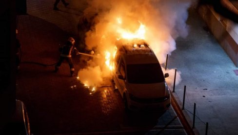 ПОЖАР У НИШУ: Горела два аутомобила (ФОТО) ПОЖАР У НИШУ: Горела два аутомобила (ФОТО)