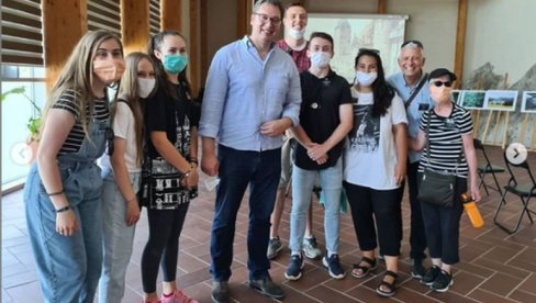 VUČIĆ U OBILASKU GOLUBAČKE TVRĐAVE: Najveće bogatstvo naše Srbije su ovi divni ljudi (FOTO) VUČIĆ U OBILASKU GOLUBAČKE TVRĐAVE: Najveće bogatstvo naše Srbije su ovi divni ljudi (FOTO)