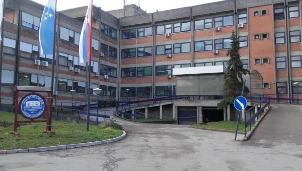 КОРОНА СЕ ВРАТИЛА У КИКИНДУ: После два месеца мировања, вирус донет из Београда и раширен на свадбама КОРОНА СЕ ВРАТИЛА У КИКИНДУ: После два месеца мировања, вирус донет из Београда и раширен на свадбама