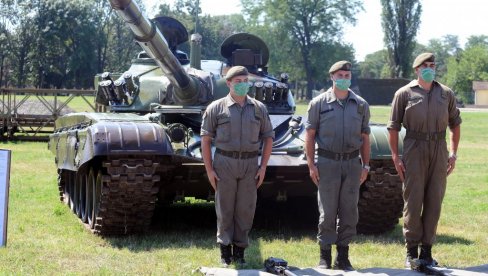 ОБУКА ВОЈСКЕ СРБИЈЕ У ПОЖАРЕВЦУ: Без обзира на корону, војници ни једног јединог дана не одмарају ОБУКА ВОЈСКЕ СРБИЈЕ У ПОЖАРЕВЦУ: Без обзира на корону, војници ни једног јединог дана не одмарају