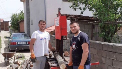 NA PANJU MU SE UKAZAO KRST: Dragan sa Kosova i Metohije ugledao neverovatan prizor (FOTO) NA PANJU MU SE UKAZAO KRST: Dragan sa Kosova i Metohije ugledao neverovatan prizor (FOTO)