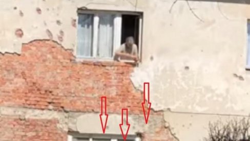 SNIMAK IZ BOSNE NASMEJAO REGION: Ovako deda dobacuje babi drva (VIDEO) SNIMAK IZ BOSNE NASMEJAO REGION: Ovako deda dobacuje babi drva (VIDEO)