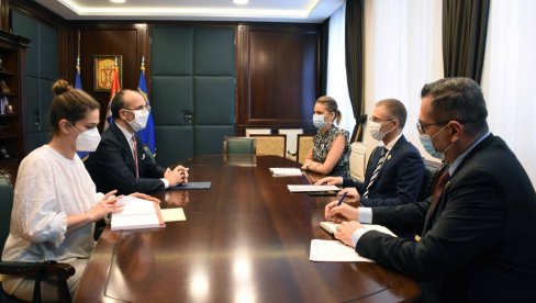 SASTANAK STEFANOVIĆA I FABRICIJA: Srbija će nastaviti da radi na dodatnom unapređenju izbornih uslova u našoj zemlji SASTANAK STEFANOVIĆA I FABRICIJA: Srbija će nastaviti da radi na dodatnom unapređenju izbornih uslova u našoj zemlji