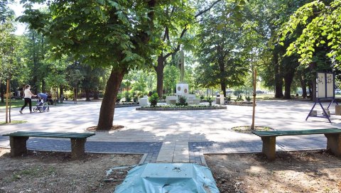 ОСВЕТЛИЛИ И ПРОСЛАВИЛИ РОД: Тесла, Пупин, Дучић и Андрић добијају спомен обележја у Бијељини ОСВЕТЛИЛИ И ПРОСЛАВИЛИ РОД: Тесла, Пупин, Дучић и Андрић добијају спомен обележја у Бијељини