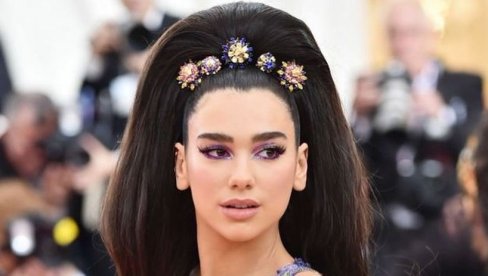 DUA LIPA O ŽIVOTU NA KOSOVU: U intervjuu pričala o ratu, patriotizmu i otkrila svoj plan DUA LIPA O ŽIVOTU NA KOSOVU: U intervjuu pričala o ratu, patriotizmu i otkrila svoj plan