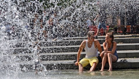 ЈОШ ТОПЛИЈЕ НЕГО ЈУЧЕ: Ево какво нас време данас очекује ЈОШ ТОПЛИЈЕ НЕГО ЈУЧЕ: Ево какво нас време данас очекује
