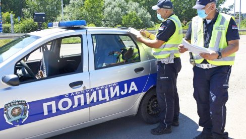 ZA DAN 12 SAOBRAĆAJNIH NESREĆA: Policija u Novom Sadu sankcionisala 102 prekršaja ZA DAN 12 SAOBRAĆAJNIH NESREĆA: Policija u Novom Sadu sankcionisala 102 prekršaja