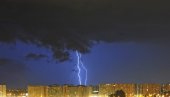 УПОЗОРЕЊЕ ПРВОГ СТЕПЕНА: Стиже невреме, пљускови и хладни фронт