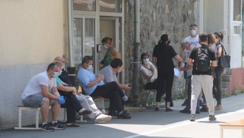 СТАБИЛНА ЕПИДЕМИОЛОШКА СИТУАЦИЈА У КРАЉЕВУ: Само два узорка позитивна на КОВИД-19 СТАБИЛНА ЕПИДЕМИОЛОШКА СИТУАЦИЈА У КРАЉЕВУ: Само два узорка позитивна на КОВИД-19