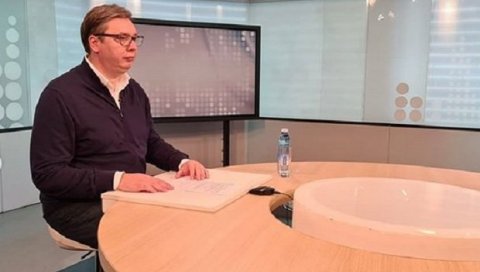 СВИ СЕ НАОРУЖАВАЈУ: Вучић каже да се нешто чудно дешава у региону СВИ СЕ НАОРУЖАВАЈУ: Вучић каже да се нешто чудно дешава у региону