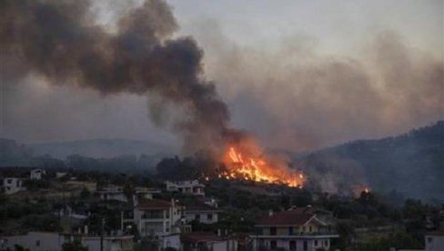 ВАТРА ДИВЉА НА КОРИНТУ: Пожар се не смирује, послати додатни ватрогасци ВАТРА ДИВЉА НА КОРИНТУ: Пожар се не смирује, послати додатни ватрогасци