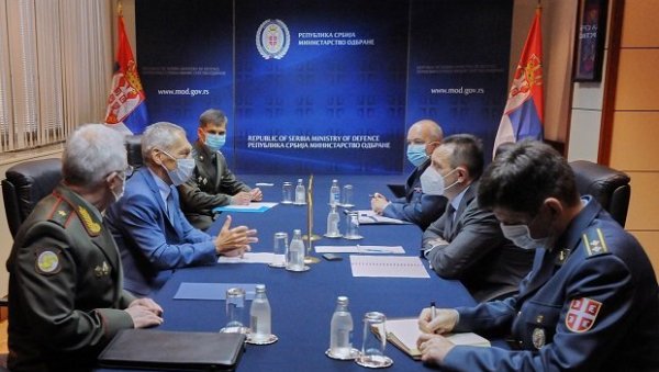 ВАЖАН САСТАНАК МИНИСТРА И АМБАСАДОРА: Вулин са Александром Боцан-Харченком ВАЖАН САСТАНАК МИНИСТРА И АМБАСАДОРА: Вулин са Александром Боцан-Харченком